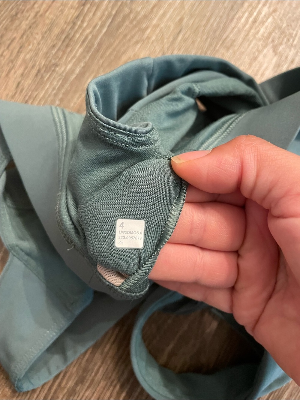 Lululemon Envital Bra Women's Cross-Back Sports Bralette Green Size 4 - Picture 3 of 4